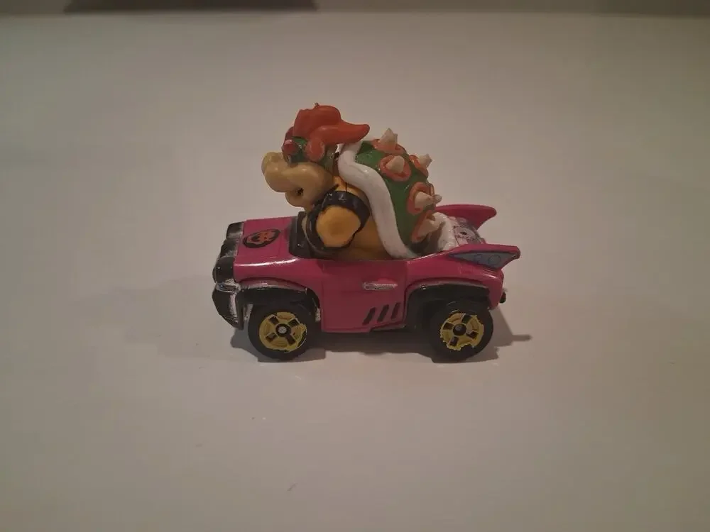 Hot Wheels Mario Kart Bowser Badwagon Pink 1:64 Diecast Car 1l